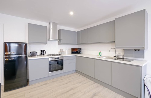 Yiewsley Apartment | 02 - Luxury 2 Bed Apt. Free Parking, West Drayton