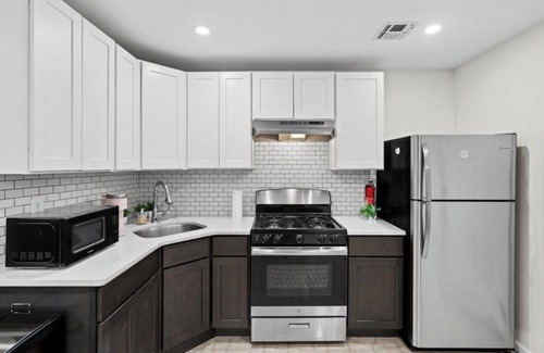 Jersey City Apartment | 1-Bdr apartment 3 min walk from train to NYC -warm interior design