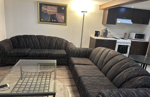 Bayview Woods - Steeles Apartment | 1 Bdr Apartment : TTC/SUBWAY Access