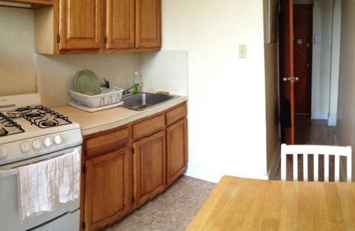 Queens Apartment | 1 BDRM APT, 15 MINS FROM MANHATTAN