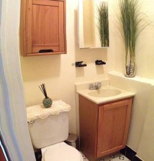 Queens Apartment | 1 BDRM APT, 15 MINS FROM MANHATTAN