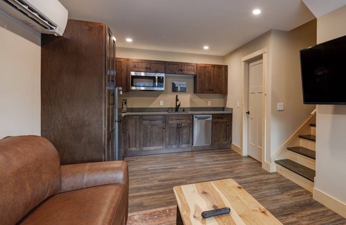 Sunapee Hotel | 1 Bed/1.5 Bath Suite #7 at The Lodge | Minutes from Sunapee Harbor & Mt. Sunapee