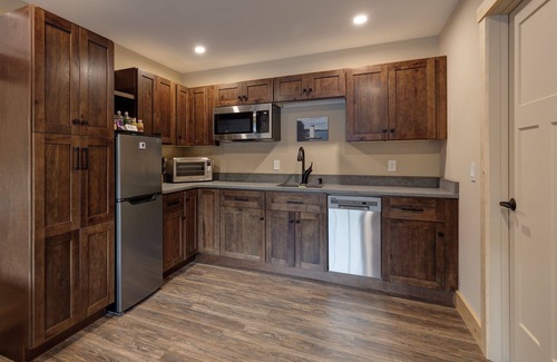 Sunapee Hotel | 1 Bed/1.5 Bath Suite #7 at The Lodge | Minutes from Sunapee Harbor & Mt. Sunapee