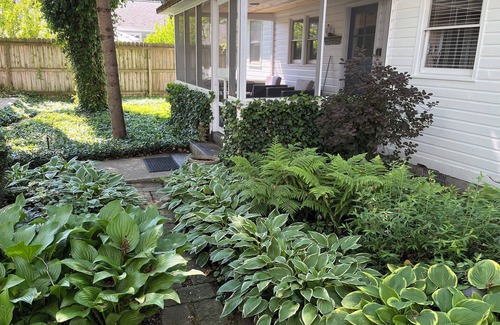 Union Pier Cottage | 1 bed/1 bath, 1.5 blocks to beach/town, dog friendly, screened prch, fenced yard
