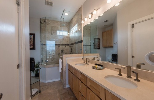 Hancock Apartment | 1 bed 1 bath modern flat right in Central Austin