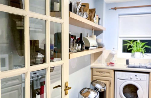 Rochester Apartment | 1-bed Apt, Sleeps 2, 20 min Walk to Centre