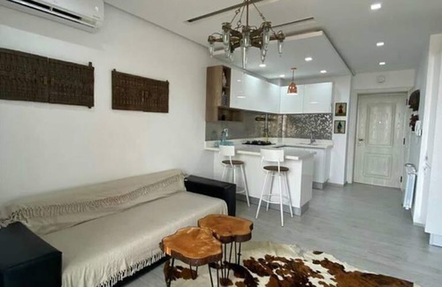 El Menzah Apartment | 1 Bed Flat - Sleeps 2 - Parking - Wifi
