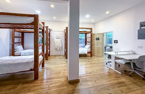 Crawfish Rock Hotel | 1 Bed in a Shared Hostel Room (Male #3)