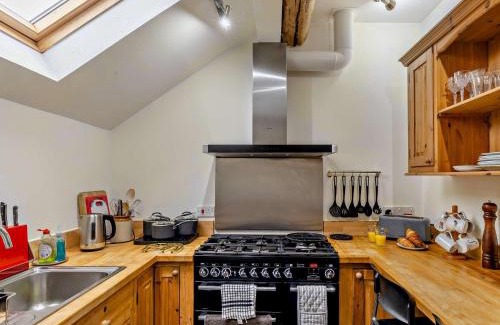 Combs House | 1 Bed in Combs PK674