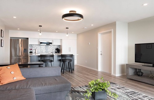 Saanich East Apartment | 1 bed oceanfront suite with spectacular panoramic views