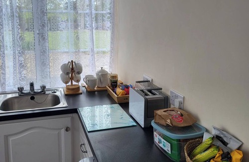 Leinster Apartment | 1 Bed retreat-Sleeps 2-Secure parking-Garden
