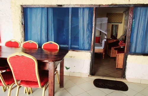 Galu Beach Villa | 1 Bed Villa - Sleeps 2 - Parking - Wifi
