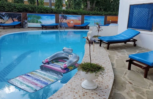Galu Beach Villa | 1 Bed Villa - Sleeps 2 - Parking - Wifi