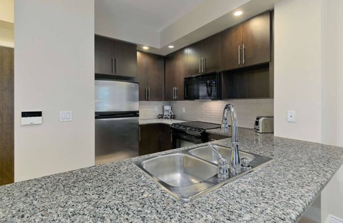 Markham Apartment | 1 Bedroom/1 Bathroom Suite