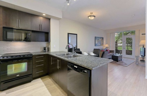 Markham Apartment | 1 Bedroom/1 Bathroom Suite