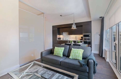 Willowdale Apartment | 1 Bedroom/1 Bathroom Suite