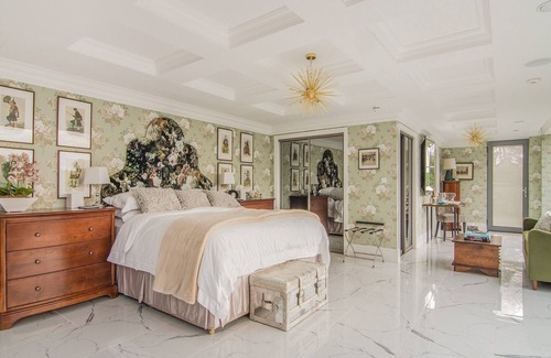 East Grinstead Cabin | 1 bedroom accommodation in East Grinstead