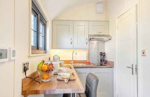 Overton-on-dee Cottage | 1 bedroom accommodation in Bangor-on-Dee
