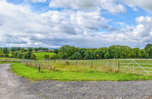 Overton-on-dee Cottage | 1 bedroom accommodation in Bangor-on-Dee