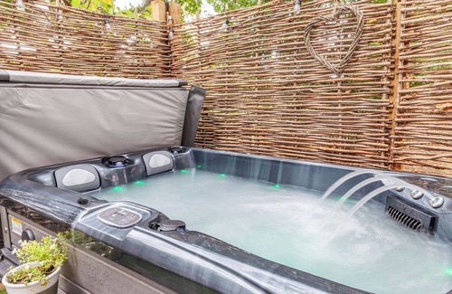 Pattiswick Cottage | 1 bedroom accommodation in Stisted