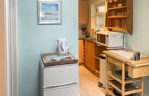 Corfe Mullen Cottage | 1 bedroom accommodation in Beacon Hill, Poole