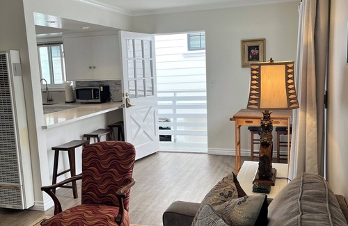 Corona del Mar Apartment | 1-bedroom apartment steps to Beach ,Eating and Shopping