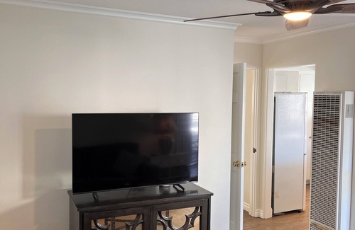 Corona del Mar Apartment | 1-bedroom apartment steps to Beach ,Eating and Shopping