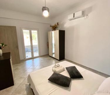 Boukari Apartment | 1-Bedroom Apartment by the beach