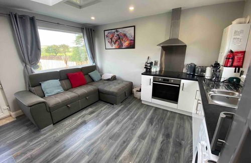 Coleraine Apartment | 1 bedroom cottage with private hot tub.