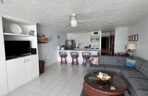 Red Hook Condo | 1 bedroom Crystal Cove condo on Sapphire Beach. Gated community, private beach.