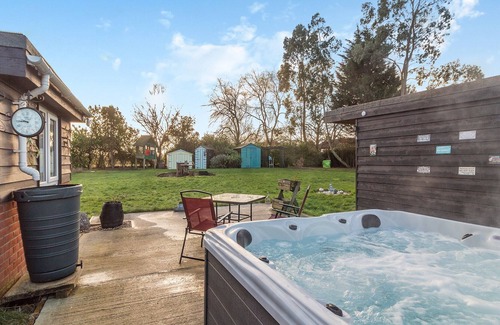 Repps with Bastwick Cabin | 1 bedroom accommodation in Repps-with-Bastwick