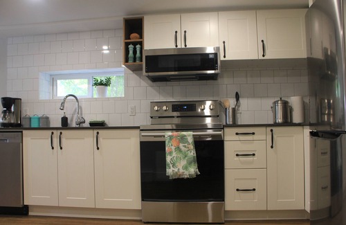 Riley Park House | 💎1 bedroom HiddenGem suite in central Vancouver ✨Clean +Free Wifi +Near All