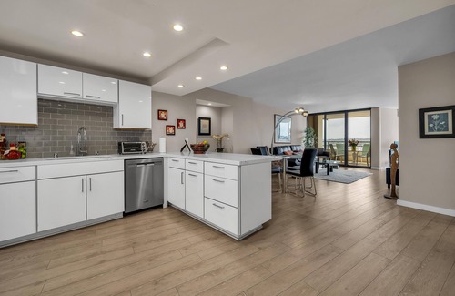 Marina del Rey Condo | 1 bedroom in a 5 star resort at the water in MDR in the famous Silicon Beach
