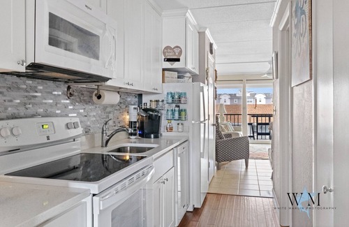 Montego Bay Condo | 1 Bedroom Ocean View Condo with Community Pool