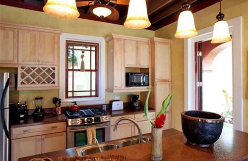 Ocho Rios Cottage | 1 bedroom Seaside Cottage - Pool/Beach/Wifi/Restaurant/House keeping HCB