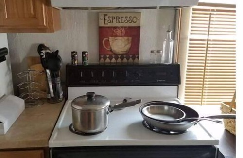 Brownstown House | 1 bedroom sleeps 4 in town with a country feel.