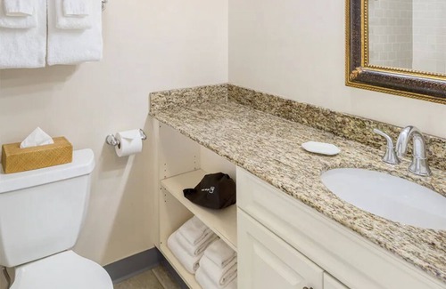 Jamestown Resort | 1 Bedroom Suite in Victorian Style, Jamestown, RI