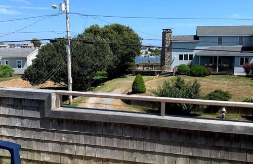 Matunuck House | 1 BR beach townhouse, 1 block from Ocean!