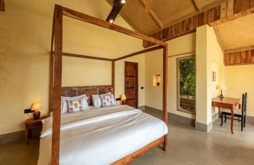 Udaipur House | 1 BR Cottage w Pool Lakes End