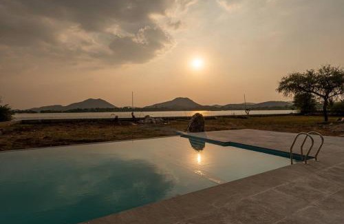 Udaipur House | 1 BR Cottage w Pool Lakes End