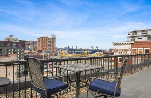 Cultural District Apartment | 1 Br Downtown Pittsburgh With Best Roof Top View