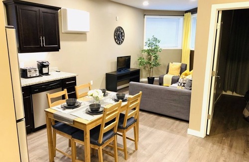Winnipeg Apartment | 1 BR I Cozy I Osbourne Village