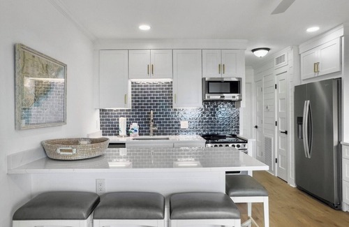 Isle of Palms Condo | 1 BR Top Floor Isle of Palms Oceanfront Sea Cabin