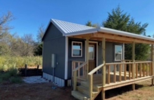 Wheeler Cottage | #1 cabin,Cozy remote location with large porch -close to Wheeler &Shamrock