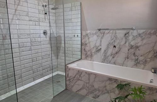 Oudtshoorn House | 1 CAMDEBO