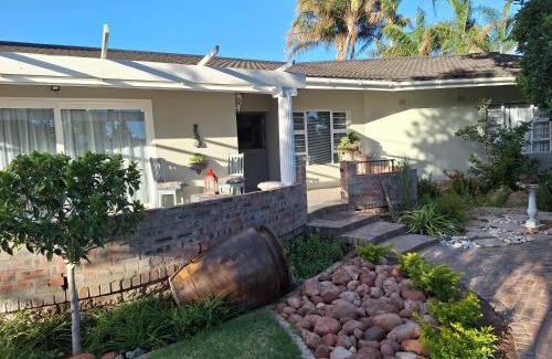 Oudtshoorn House | 1 CAMDEBO