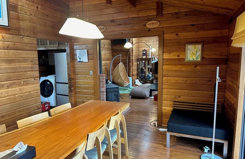 Shodoshima Cottage | 1 couple per day Balcony with a view of the Seto Inland Sea, private space with friends and family, private time! (3 Western-style rooms and 1 Japanese-style room) Pets are allowed.