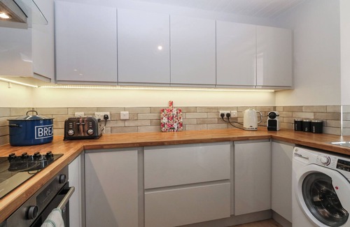Dunbar Cottage | 1 DEUCHRIE COTTAGES, pet friendly, with open fire in East Linton
