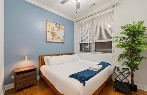 Near West Side Apartment | 1 Free Parking Gym Balcony Sleeps 12
