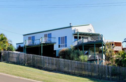 Qunaba House | 1 Hilltop Parade Qunaba